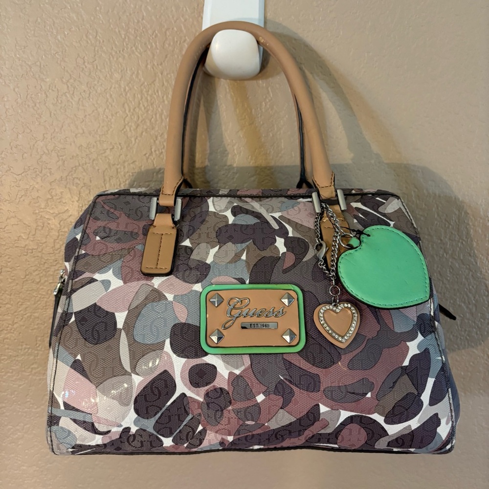 🔥Guess Multicolor Camouflage Satchel - Picture 5 of 14